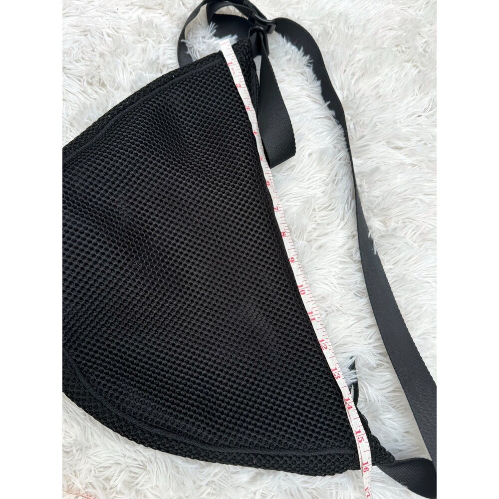 UNIQLO Black Mesh Crossbody Sling Bag Unisex Adjustable Strap - Picture 7 of 9